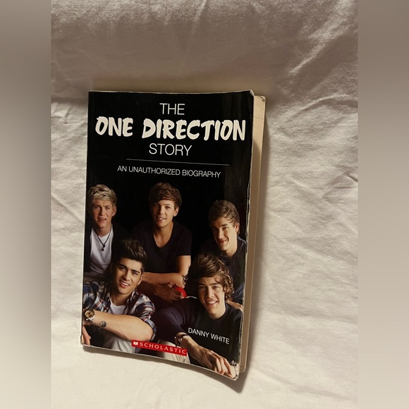 Bundle of 4 One Direction books! - Picture 13 of 16